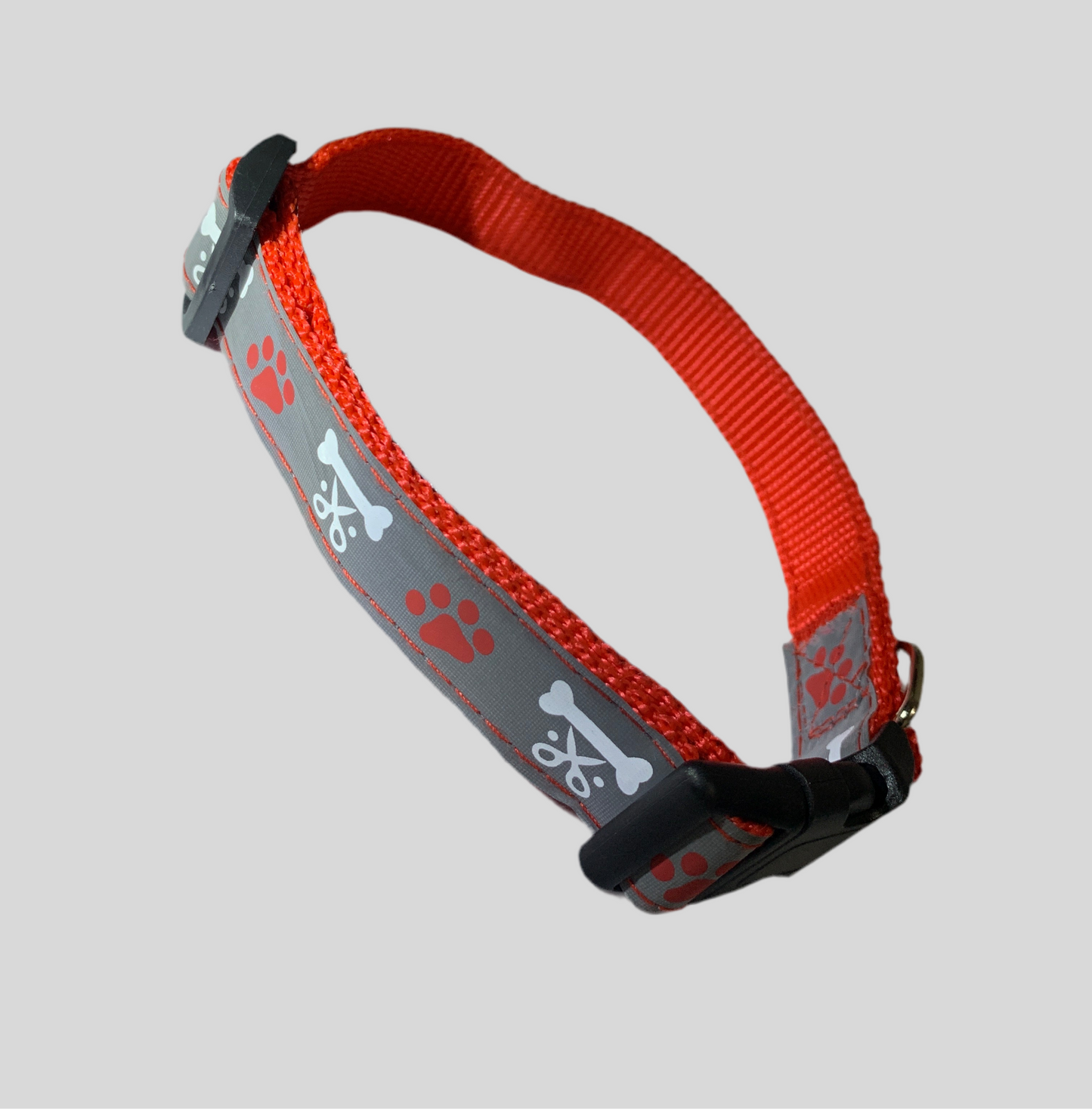 Collar con huellitas